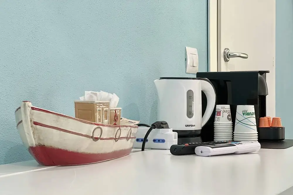 Angolo caffè con barchetta in ceramica