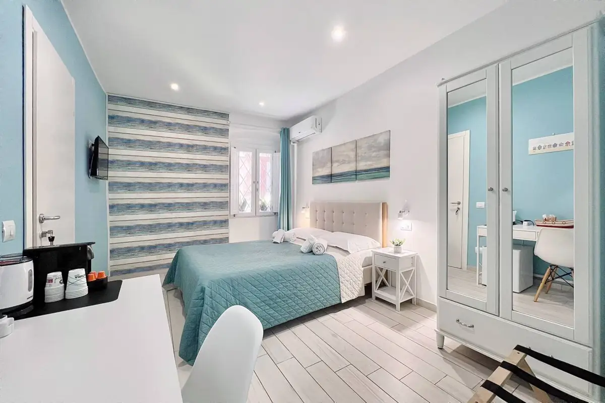 Camera matrimoniale Mare con bagno privato, affittacamere La Dolce Cagliari nel centro storico