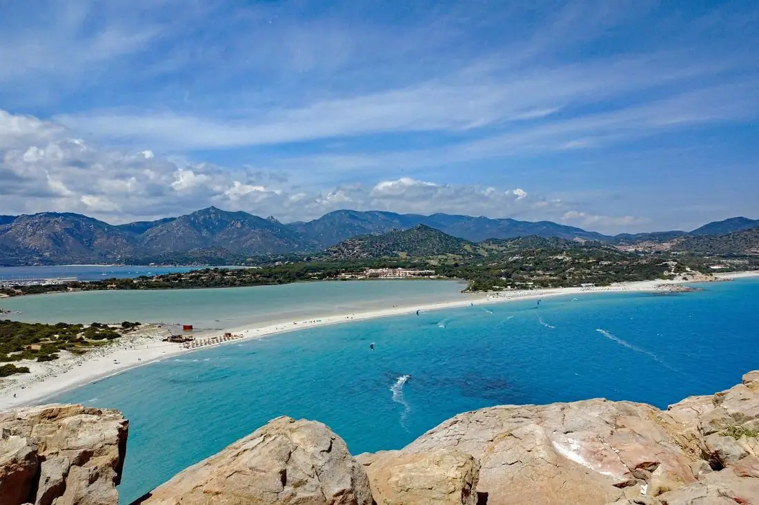 Spiaggia di Porto Giunco a Villasimius vista dalla torre